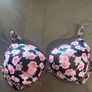 Victoria’s Secret very sexy push-up bra size 38 DD